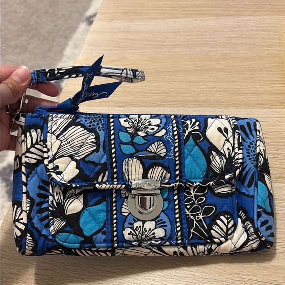 Vera bradley wristlet blue - Picture 1 of 3